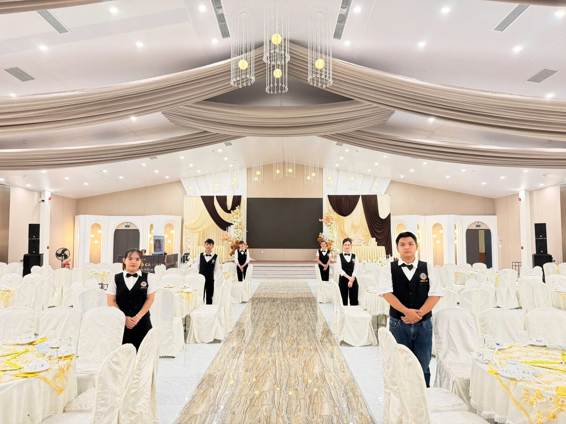Sảnh Hoàng Kim góc 04